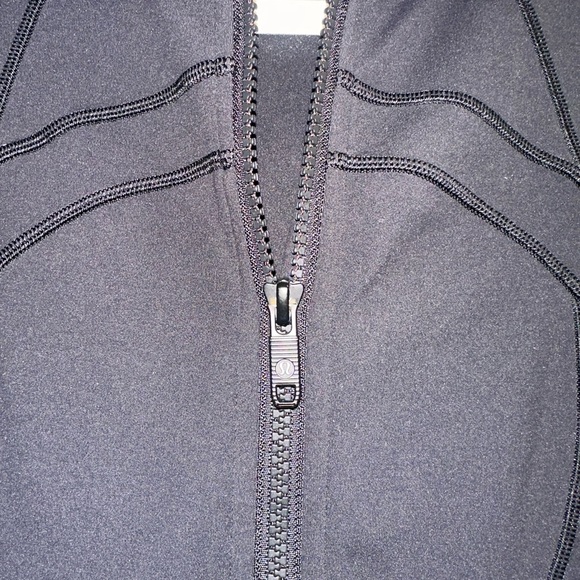 Women's Black Lululemon size 4 hooded - Picture 2 of 7